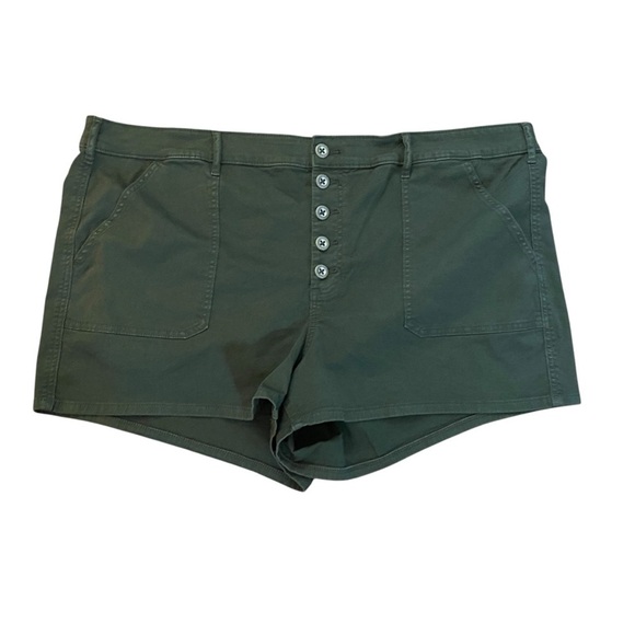 NWT Torrid Army Green Button Up Cargo Shorts Summer Casual Vacation Plus Size - Picture 2 of 9